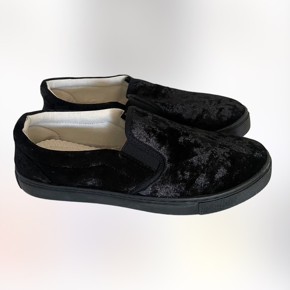 CHARLES ALBERT woman’s black slip on faux suede sneakers size- various - Picture 10 of 10